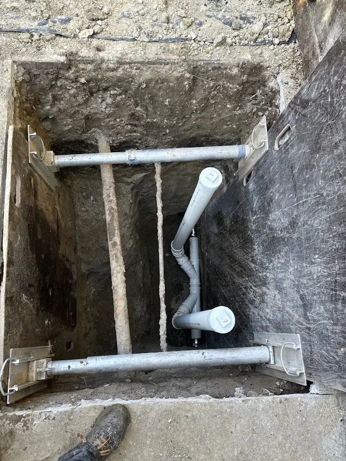 Experienced plumber completing Drain Cleaning work in Linden